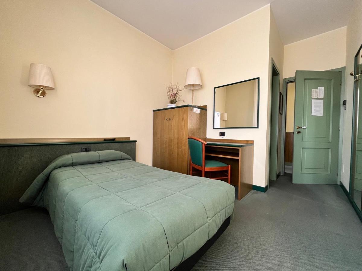 Hotel La Goletta Binasco Luaran gambar