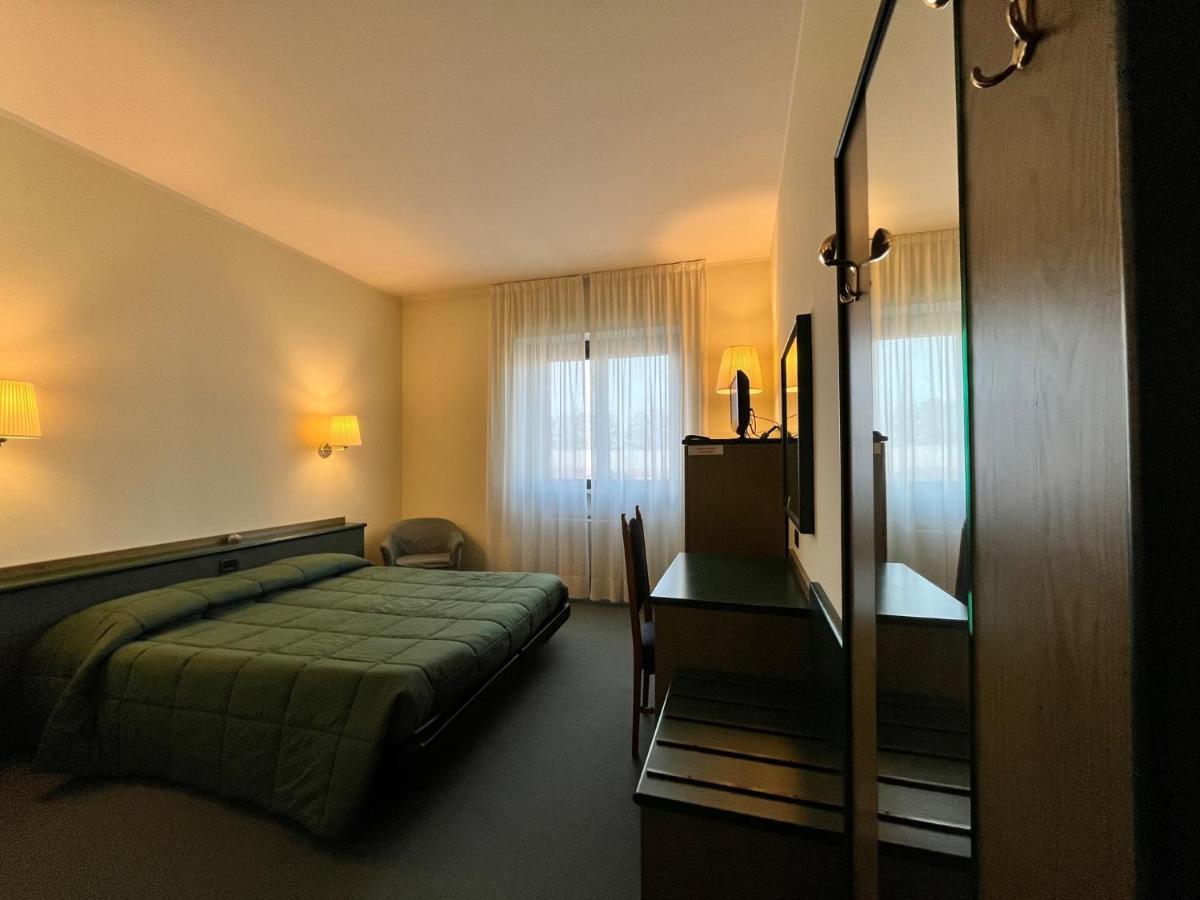 Hotel La Goletta Binasco Luaran gambar