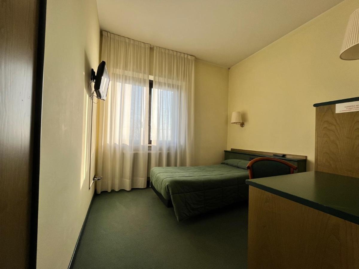 Hotel La Goletta Binasco Luaran gambar