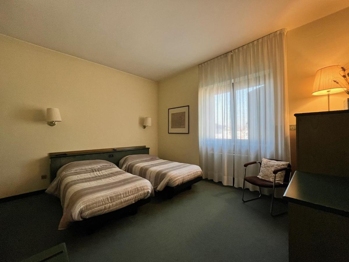 Hotel La Goletta Binasco Luaran gambar