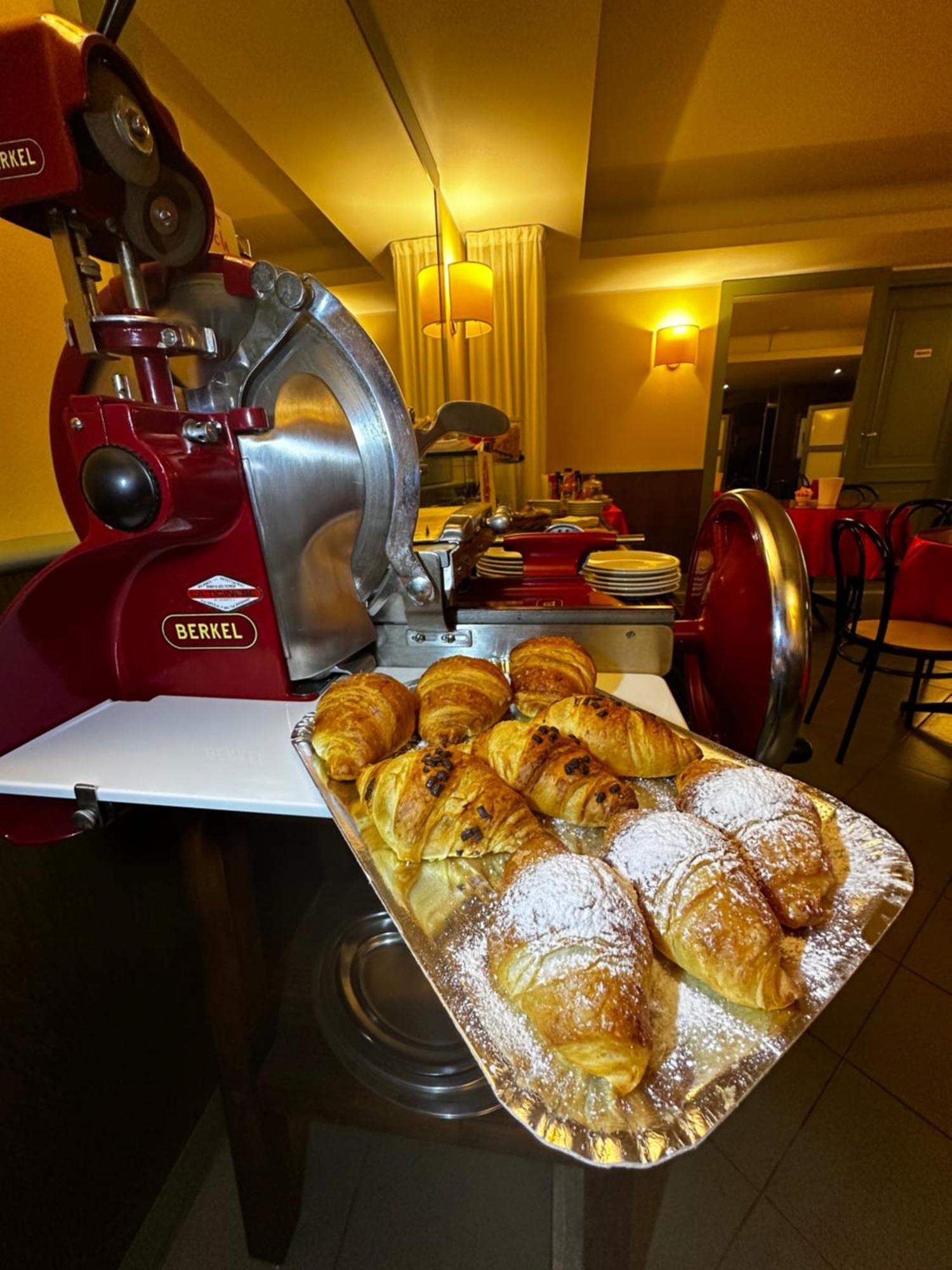 Hotel La Goletta Binasco Luaran gambar