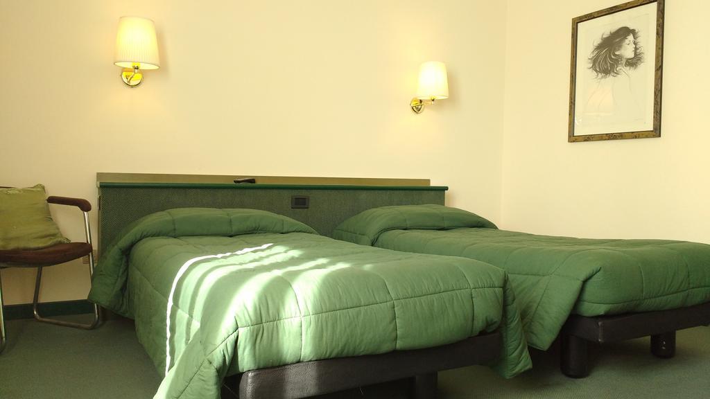 Hotel La Goletta Binasco Luaran gambar