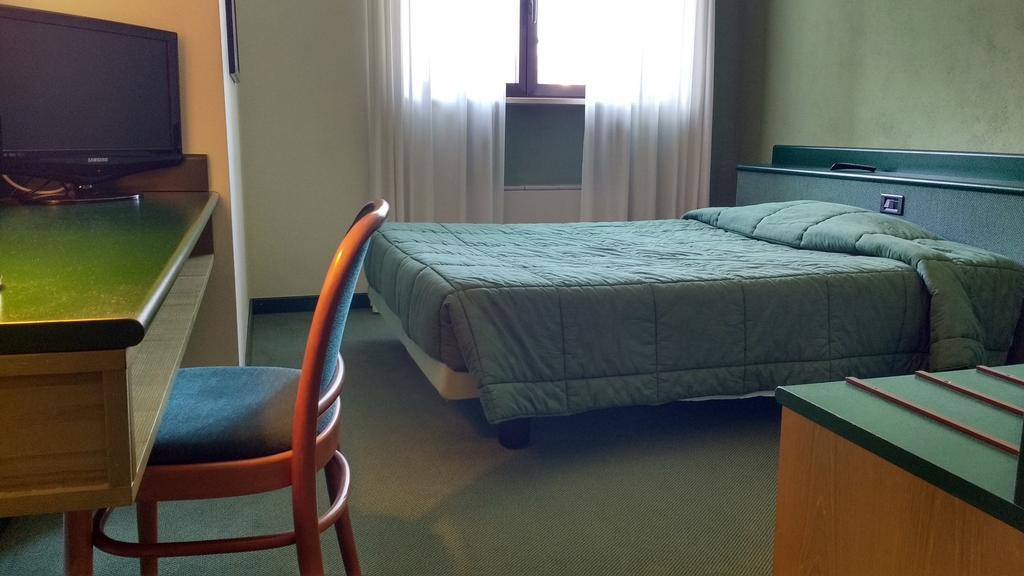 Hotel La Goletta Binasco Luaran gambar